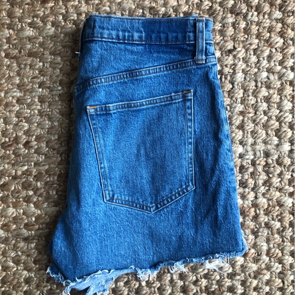 New: Abercrombie and Fitch Curve Love The 4” Mom Short. Size 30 - Picture 6 of 10